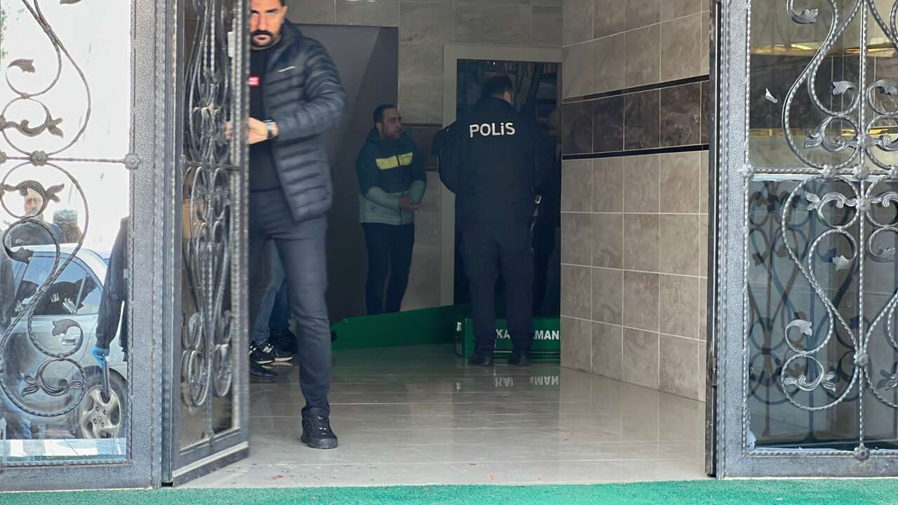 26 yaşındaki genç, babasını vahşice katletti 12